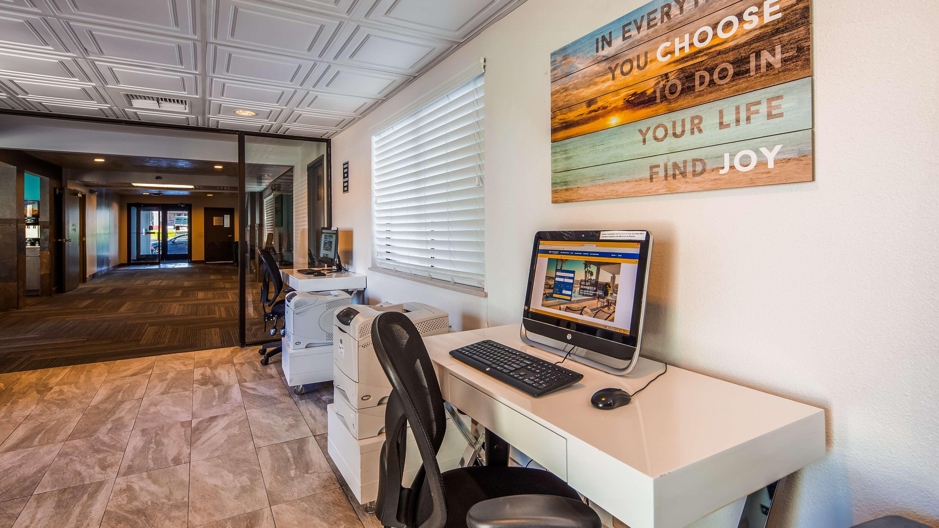 Surestay Plus Hotel By Best Western Пост-Фолс Экстерьер фото